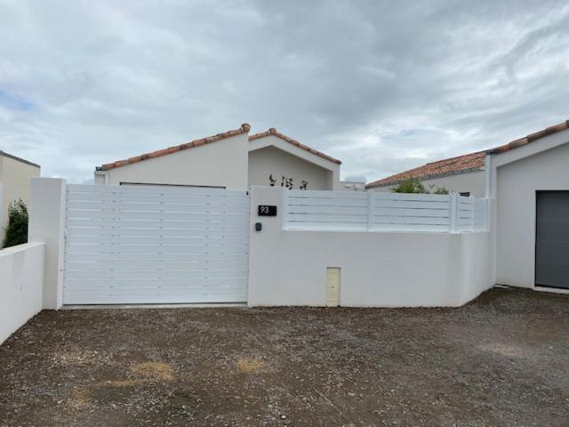 Maison Neuve Zone Coulee Verte Menant A L'Ocean Saint Gilles Croix de vie Buitenkant foto